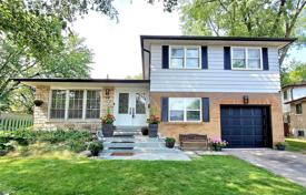 Дом в городе в Скарборо, Торонто, Онтарио,  Канада за C$1 042 000