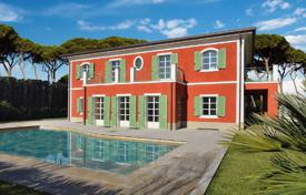 Трехэтажная вилла с бассейном в центре Форте-дей-Марми, Тоскана, Италия за 3 800 000 €
