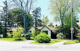 Дом в городе в Скарборо, Торонто, Онтарио,  Канада за C$1 384 000