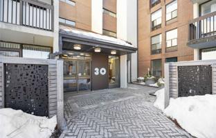 6-комнатная квартира в Норт-Йорке за C$891 000
