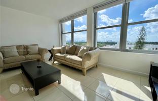 Кондоминиум 53 м² в Коллинз-авеню за $295 000