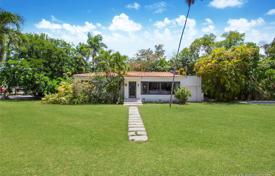 Комфортабельный коттедж с участком и террасой, Майами-Бич, США за 1 679 000 €
