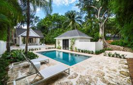 Комфортабельная вилла с задним двором, бассейном, зоной отдыха, парковкой и садом, Майами, США за 1 490 000 €
