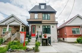 Дом в городе в Йорке, Торонто, Онтарио,  Канада за C$1 243 000