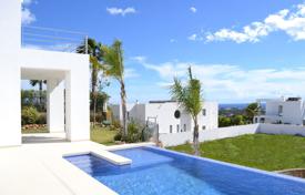 Современная вилла с двумя террасами, бассейном и видом на море, недалеко от пляжа, Пуэрто-Банус, Андалусия, Испания за 1 650 000 €