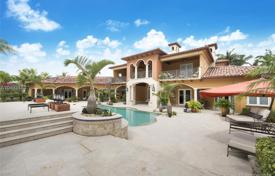 Меблированная вилла с садом, бассейном, гаражом и террасой, Майами, США за 4 275 000 €