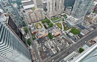 6-комнатная квартира в Янг-стрит за C$986 000
