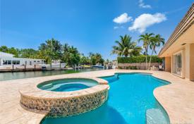 Уютная вилла с задним двором, бассейном, террасой и гаражом, Майами, США за $1 400 000