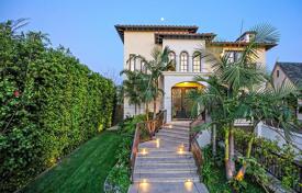 Элегантная вилла с библиотекой, гардеробными, садом и бассейном, Лос-Анджелес, США за $4 375 000