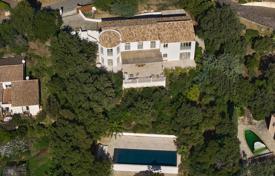8-комнатная вилла в Кавалер-Сюр-Мер за 15 000 € в неделю