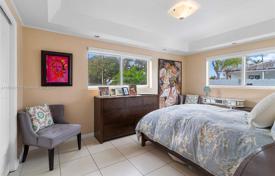 Дом в городе в Севере Майами Бич, США за $615 000