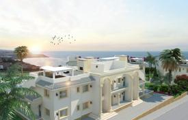 Апартаменты 3+1 с просторной террасой и джакузи на берегу Средиземного моря за 339 000 €