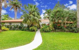Просторная вилла с садом, задним двором, бассейном, зоной барбекю, патио и гаражом, Майами, США за 828 000 €