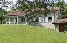 Вилла с садом и гаражом, в 10 минутах от центра Женевы, в Шулекс, Швейцария за 2 148 000 €