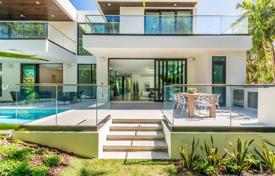 Современная вилла с задним двором, бассейном, зоной отдыха, террасой и гаражом, Майами, США за $6 250 000
