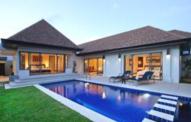 Новый комплекс вилл с бассейнами и садами рядом с пляжем и гаванью, Пхукет, Таиланд за От $655 000