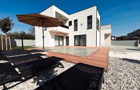 Дом Продажа нового, современного двухэтажного дома с бассейном в непосредственной близости от моря, Помер! за 1 110 000 €