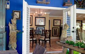 Семейная вилла с задним двориком, бассейном, летней кухней и террасой, Майами, США за $1 349 000