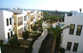 Меблированные апартаменты с верандой и видом на море и горы в жилом комплексе с бассейном, садом и парковкой, Мазотос, Кипр за 130 000 €