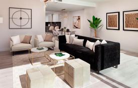 Таунхаус с 4 спальнями, садом, солярием и частным гаражом в Сан-Роке за 606 000 €