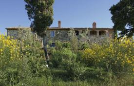 Традиционная вилла с гостевым домом и бассейном в Сартеано, Тоскана, Италия за 18 000 € в неделю