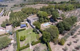 Старинное поместье с бассейном, фруктовым садом и оливковой рощей в Сполето, Умбрия, Италия за 1 300 000 €