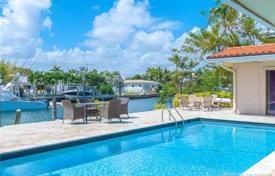 Уютная вилла с задним двором, бассейном, террасой и видом на залив, Майами, США за $1 299 000