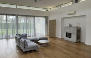 300-комнатная вилла 2 150 м² в Бабите за 800 000 €