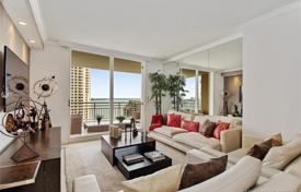 Меблированная четырехкомнатная квартира прямо на пляже в Майами, Флорида, США за $820 000