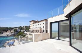 Трёхэтажная новая вилла с бассейном и паркингом прямо на воде в Кас-Катала, Майорка, Испания за 11 500 000 €
