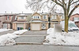 Дом в городе в Скарборо, Торонто, Онтарио,  Канада за C$1 335 000