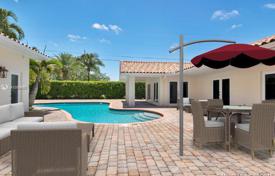 Семейная вилла с задним двором, бассейном, садом, террасами и двумя гаражами, Пайнкрест, США за $1 399 000