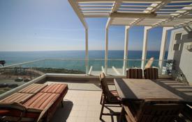Квартира с террасой и панорамным видом на море, на первой линии от побережья, Нетания, Израиль за $1 025 000