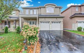 Дом в городе в Скарборо, Торонто, Онтарио,  Канада за C$1 556 000
