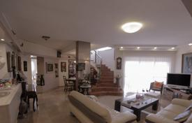 Дуплекс-апартаменты с тремя террасами и видом на море в светлой резиденции, Нетания, Израиль за $690 000