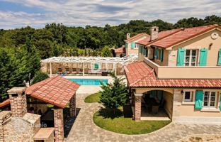5-комнатный дом 205 м² в Приморско-Горанской жупании за 680 000 €