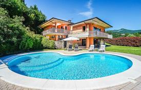 Меблированная вилла с садом, гаражом, бассейном, террасой и видом на озеро, Сало, Италия за 1 180 000 €