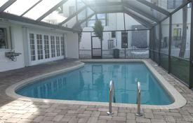Уютная вилла с задним двором, крытым бассейном, гаражом и терраса, Халландейл-Бич, США за $1 295 000