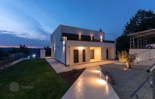 4-комнатная вилла 243 м² в Лабине за 885 000 €