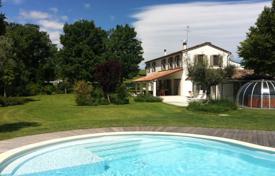 Красивая вилла с бассейном и садом, Марке, Италия за 830 000 €