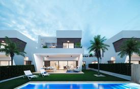 Комфортабельная вилла с садом, бассейном, парковкой и террасой, Бенидорм, Испания за 659 000 €