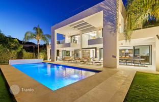 6-комнатная вилла 697 м² в Нуэва Андалусии за 3 895 000 €