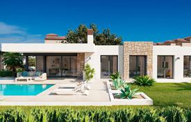 Одноэтажная вилла с садом и бассейном в 900 метрах от пляжа, Кальп, Испания за 850 000 €