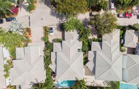 Уютная вилла с задним двором, бассейном и террасой, Авентура, США за 1 390 000 €