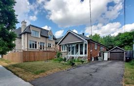 Дом в городе в Норт-Йорке, Торонто, Онтарио,  Канада за C$1 576 000