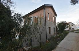Строящийся трехэтажный дом с садом, Забрдже, Черногория за 180 000 €