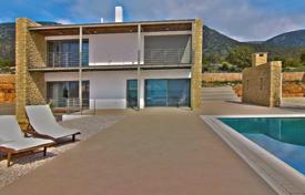Новая вилла с видом на море, бассейном и садом рядом с уединенным пляжем, Пелопоннес, Греция за 3 200 € в неделю