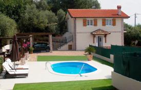 Меблированный дом с бассейном и видом на море, Ичичи, Хорватия за 570 000 €