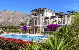 Трехэтажная вилла с бассейном, широким спектром услуг и частным пляжем в Элунде, Крит, Греция. Цена по запросу