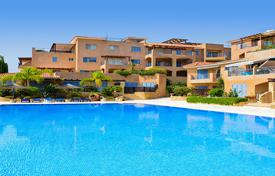 Светлая квартира с террасой в престижной резиденции с бассейном, недалеко от пляжа, Пейя, Пафос, Кипр за 305 000 €